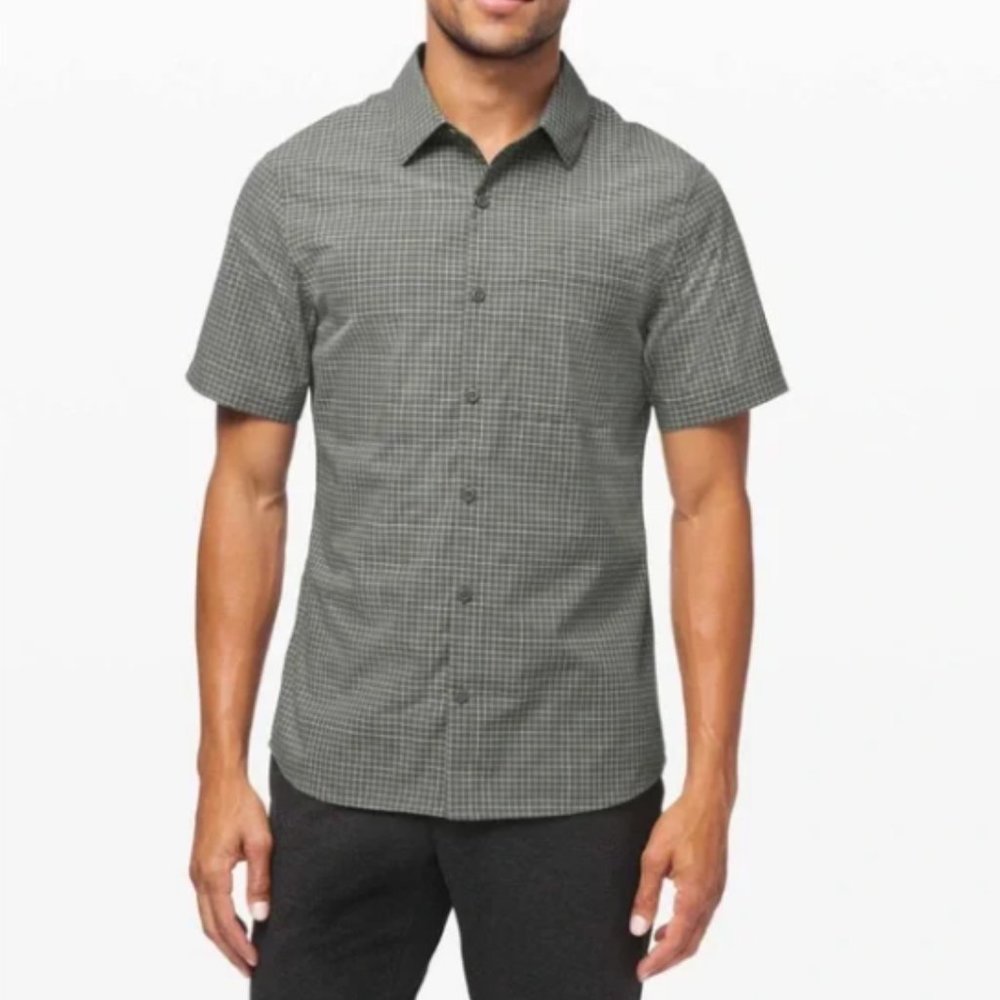 Lululemon Men’s Gray/Green Grid Light Short Sleeve Shirt Size Large
